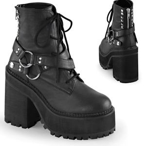 Demonia Assault 101 boots